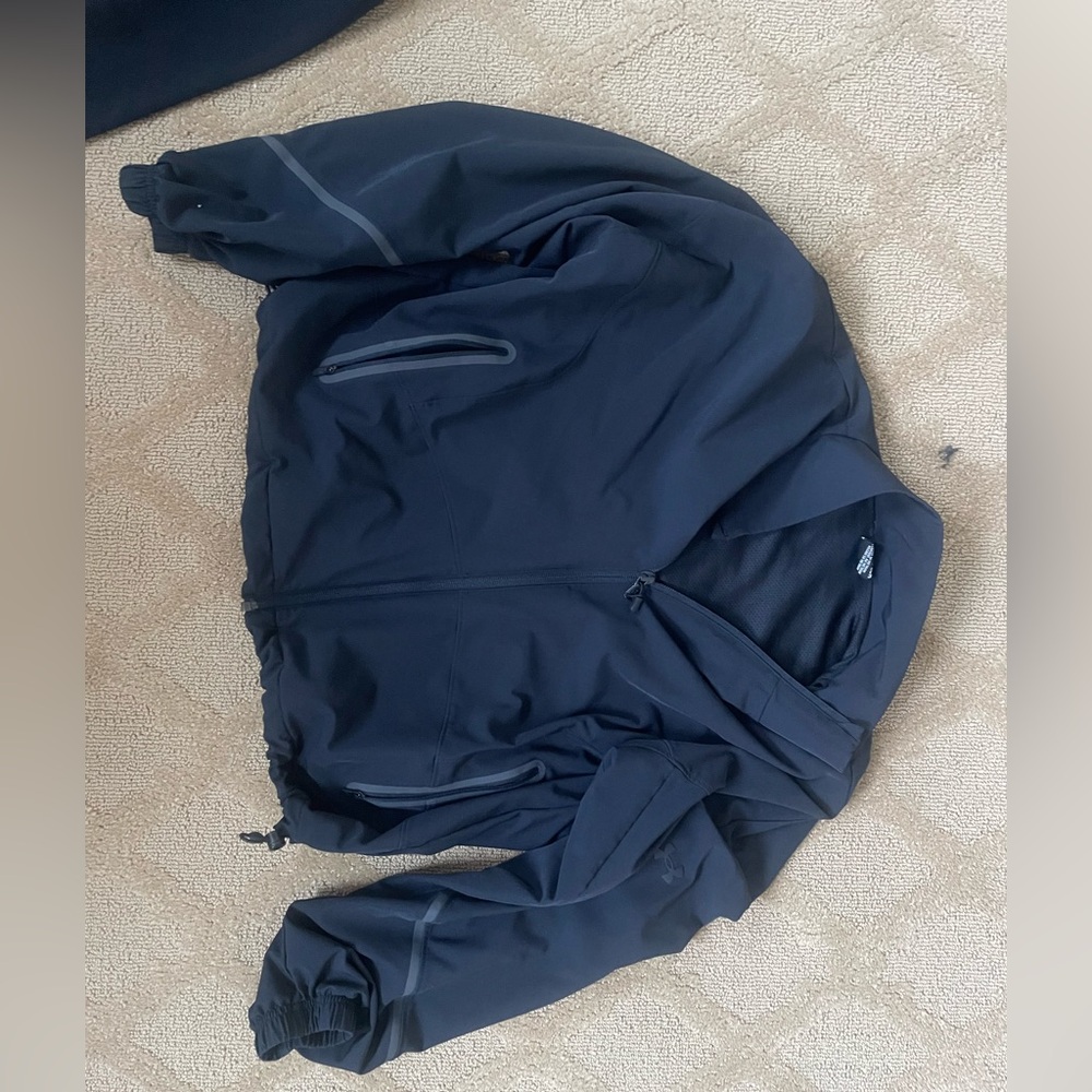 Cropped Underarmour Windbreaker